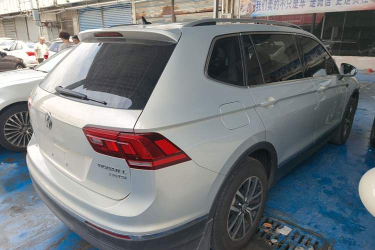 Used Volkswagen Tiguan L 2018 330TSI Automatic Two-Wheel Drive Luxury Edition Rear Right 45 Deg