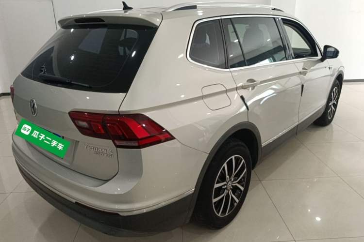 Used Volkswagen Tiguan L 2018 330TSI Automatic Two-Wheel Drive Luxury Edition Rear Right 45 Deg