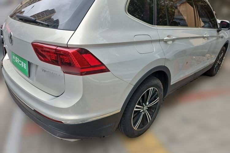 Used Volkswagen Tiguan L 2018 380TSI Automatic All-Wheel Drive Luxury Edition Rear Right 45 Deg