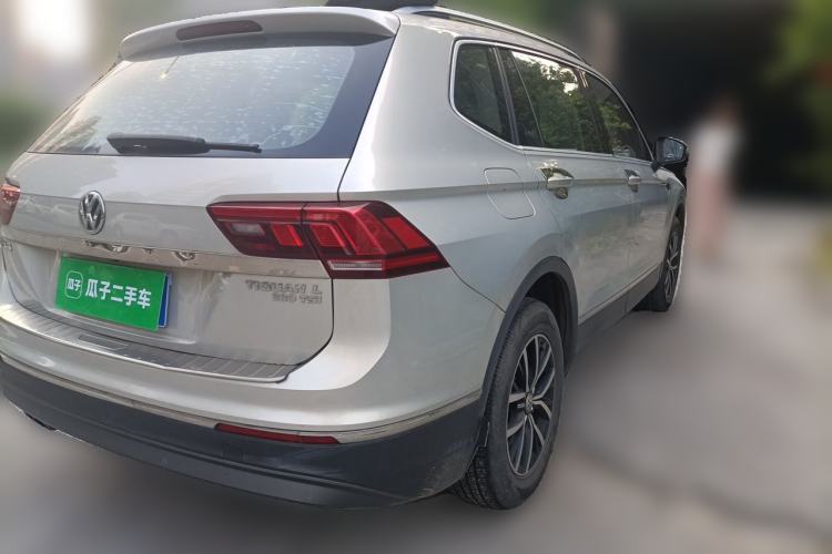 Used Volkswagen Tiguan L 2018 330TSI Automatic Two-Wheel Drive Luxury Edition Rear Right 45 Deg