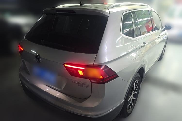 Used Volkswagen Tiguan L 2018 330TSI Automatic Two-Wheel Drive Luxury Edition Rear Right 45 Deg