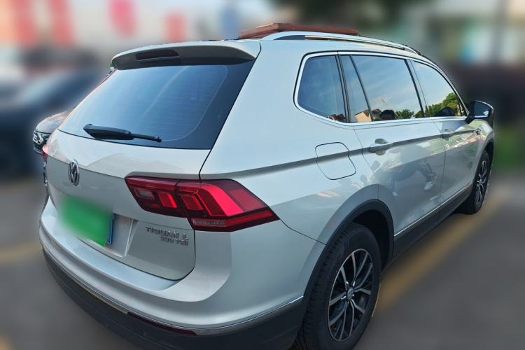 Used Volkswagen Tiguan L 2018 330TSI Automatic Two-Wheel Drive Comfort Edition Rear Right 45 Deg