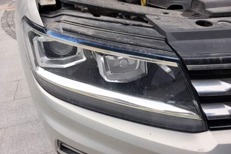 Used Volkswagen Tiguan L 2018 330TSI Automatic Two-Wheel Drive Luxury Edition Right Front Headlight