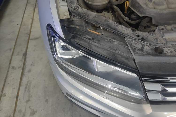 Used Volkswagen Tiguan L 2018 Revised Version 330TSI Automatic Two-Wheel Drive Comfort Edition Right Front Headlight