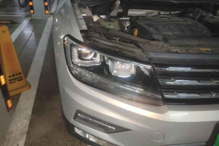 Used Volkswagen Tiguan L 2018 330TSI Automatic Two-Wheel Drive Luxury Edition Right Front Headlight