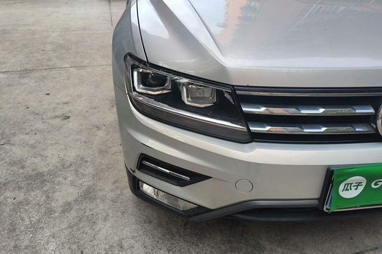 Used Volkswagen Tiguan L 2018 Revised Version 330TSI Automatic Two-Wheel Drive Comfort Edition Right Front Headlight