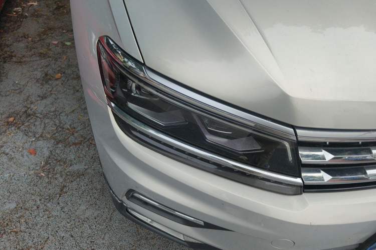 Used Volkswagen Tiguan L 2018 Revised 330TSI Automatic Two-Wheel Drive Flagship Edition Right Front Headlight