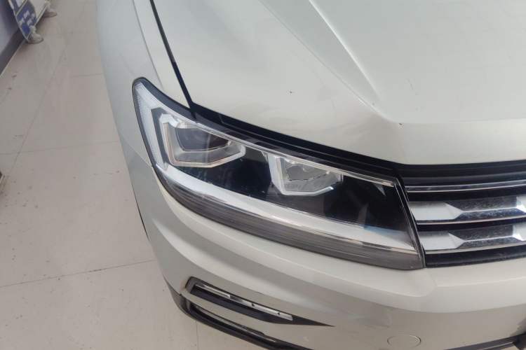 Used Volkswagen Tiguan L 2018 280TSI Automatic Two-Wheel Drive Comfort Edition Right Front Headlight