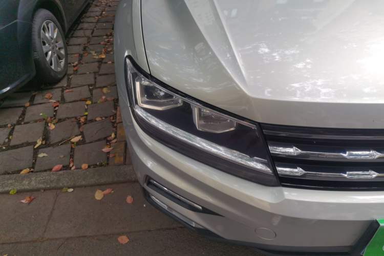 Used Volkswagen Tiguan L 2018 Facelift 330TSI Automatic Two-Wheel Drive Luxury Edition Right Front Headlight