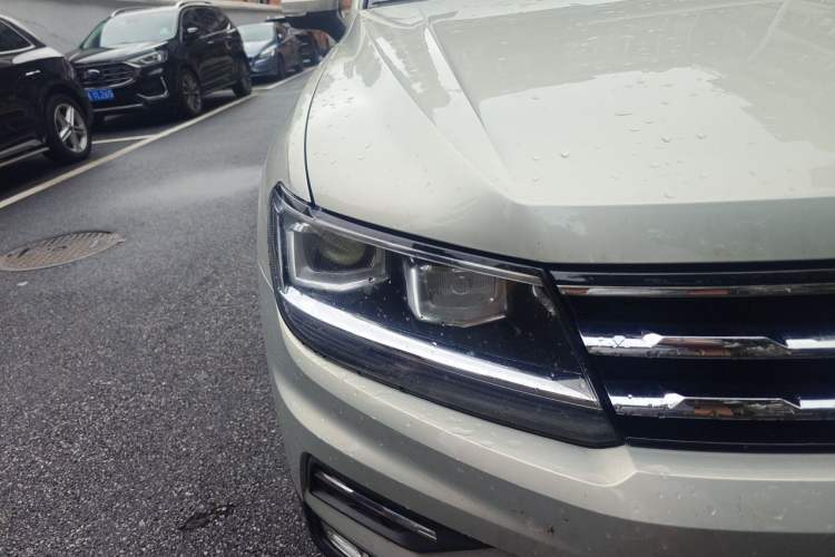 Used Volkswagen Tiguan L 2018 330TSI Automatic Two-Wheel Drive Luxury Edition Right Front Headlight