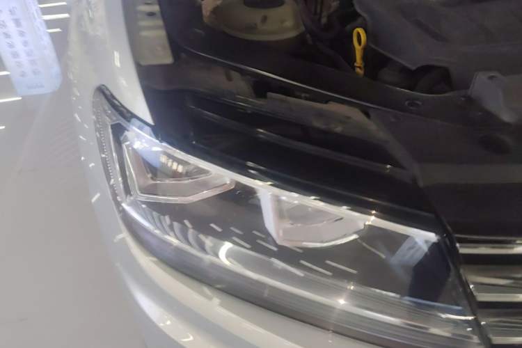 Used Volkswagen Tiguan L 2018 Facelift 330TSI Automatic Two-Wheel Drive Luxury Edition Right Front Headlight