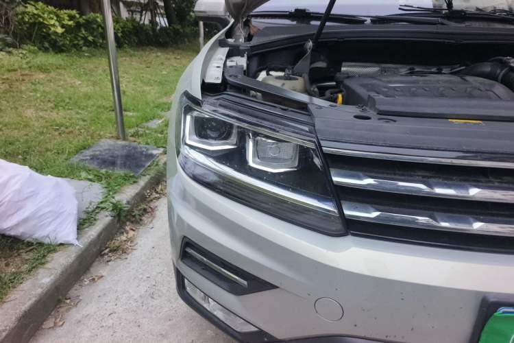 Used Volkswagen Tiguan L 2018 Facelift 330TSI Automatic Two-Wheel Drive Luxury Edition Right Front Headlight