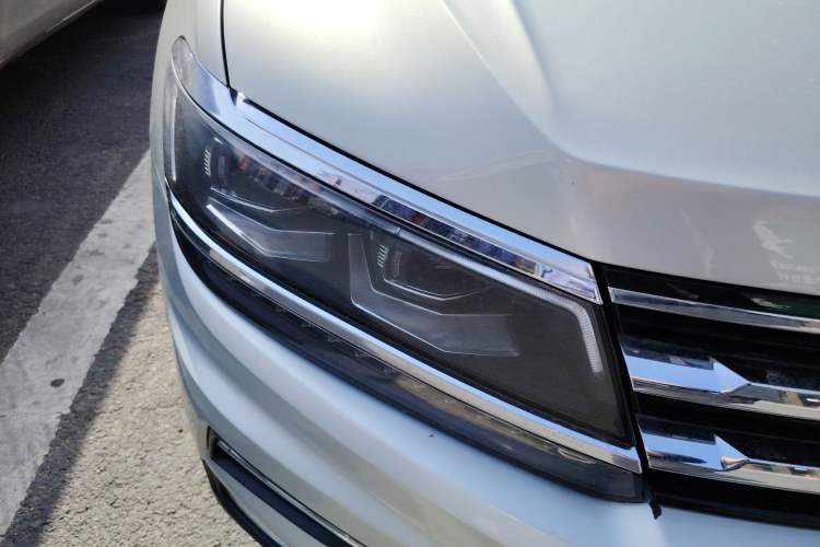 Used Volkswagen Tiguan L 2018 Facelift 330TSI Automatic Two-Wheel Drive Luxury Edition Right Front Headlight