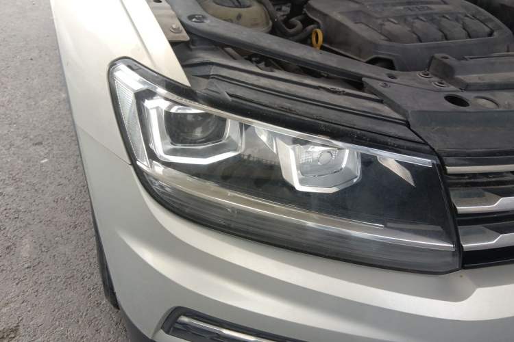 Used Volkswagen Tiguan L 2018 Facelift 330TSI Automatic Two-Wheel Drive Luxury Edition Right Front Headlight