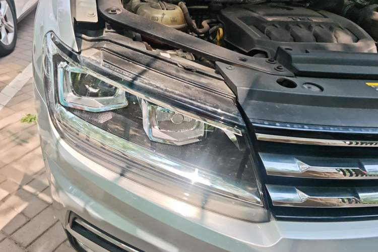 Used Volkswagen Tiguan L 2018 Facelift 330TSI Automatic Two-Wheel Drive Luxury Edition Right Front Headlight