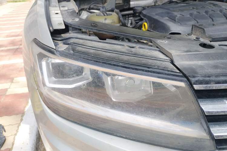 Used Volkswagen Tiguan L 2018 Facelift 330TSI Automatic Two-Wheel Drive Luxury Edition Right Front Headlight