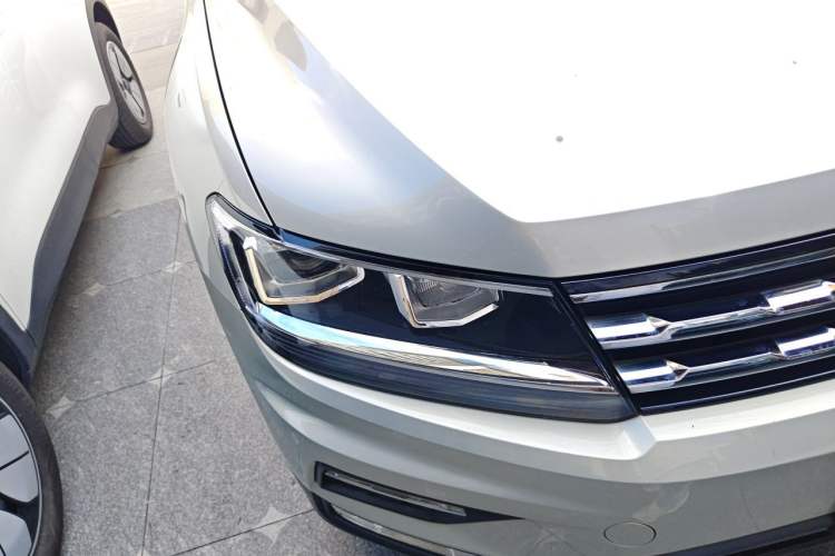 Used Volkswagen Tiguan L 2018 330TSI Automatic Two-Wheel Drive Comfort Edition Right Front Headlight