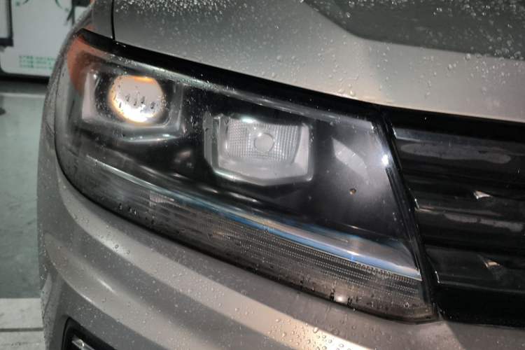 Used Volkswagen Tiguan L 2018 330TSI Automatic Two-Wheel Drive Comfort Edition Right Front Headlight