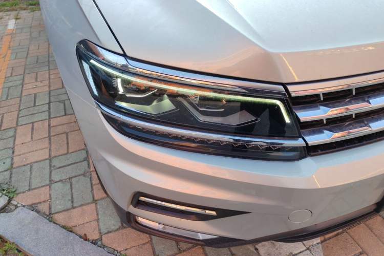 Used Volkswagen Tiguan L 2018 Revised Version 380TSI Automatic All-Wheel Drive Luxury Edition Right Front Headlight