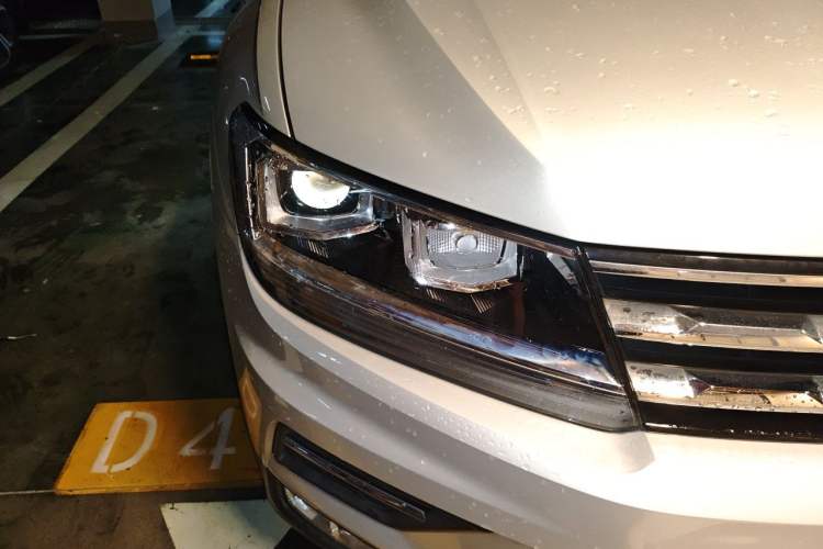 Used Volkswagen Tiguan L 2018 280TSI Automatic Two-Wheel Drive Comfort Edition Right Front Headlight