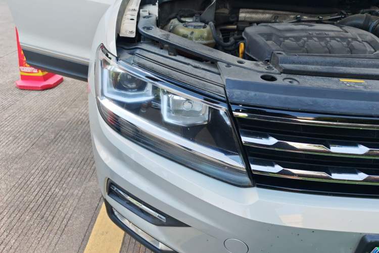 Used Volkswagen Tiguan L 2018 330TSI Automatic Two-Wheel Drive Comfort Edition Right Front Headlight