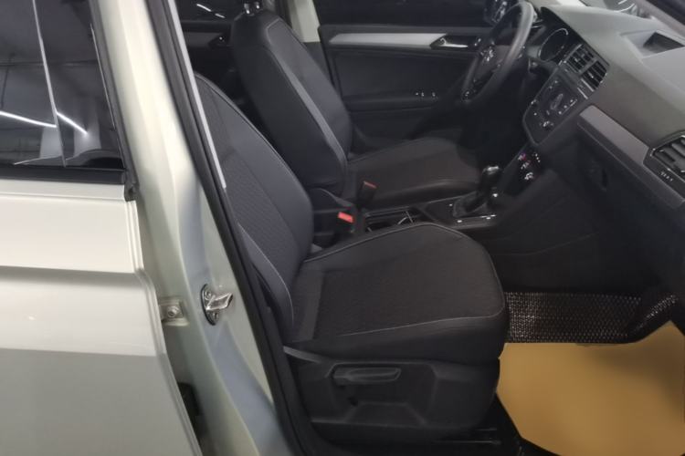 Used Volkswagen Tiguan L 2018 330TSI Automatic Two-Wheel Drive Luxury Edition Right Front Seat