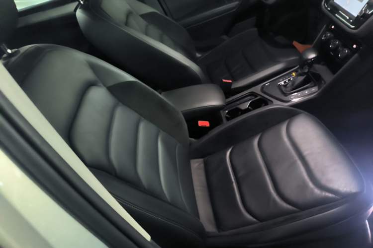 Used Volkswagen Tiguan L 2018 380TSI Automatic All-Wheel Drive Luxury Edition Right Front Seat