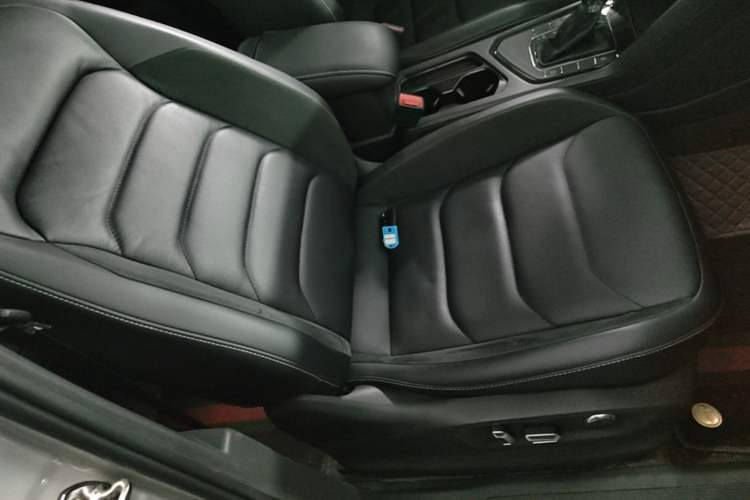 Used Volkswagen Tiguan L 2018 330TSI Automatic Two-Wheel Drive Luxury Edition Right Front Seat