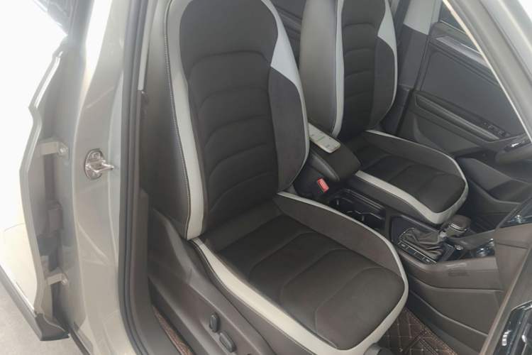 Used Volkswagen Tiguan L 2018 330TSI Automatic Two-Wheel Drive Luxury Edition Right Front Seat