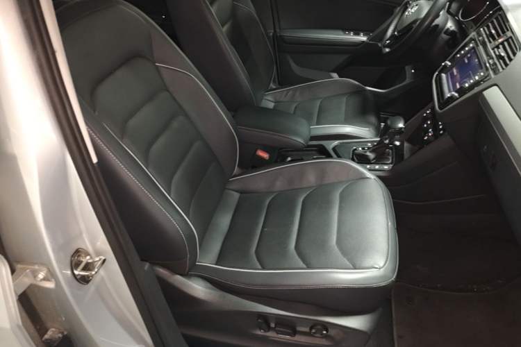 Used Volkswagen Tiguan L 2018 330TSI Automatic Two-Wheel Drive Flagship Edition Right Front Seat