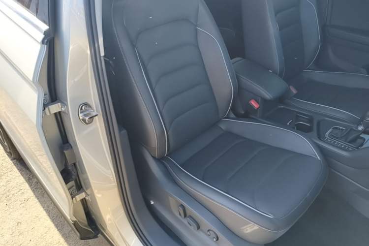 Used Volkswagen Tiguan L 2018 330TSI Automatic Two-Wheel Drive Flagship Edition Right Front Seat