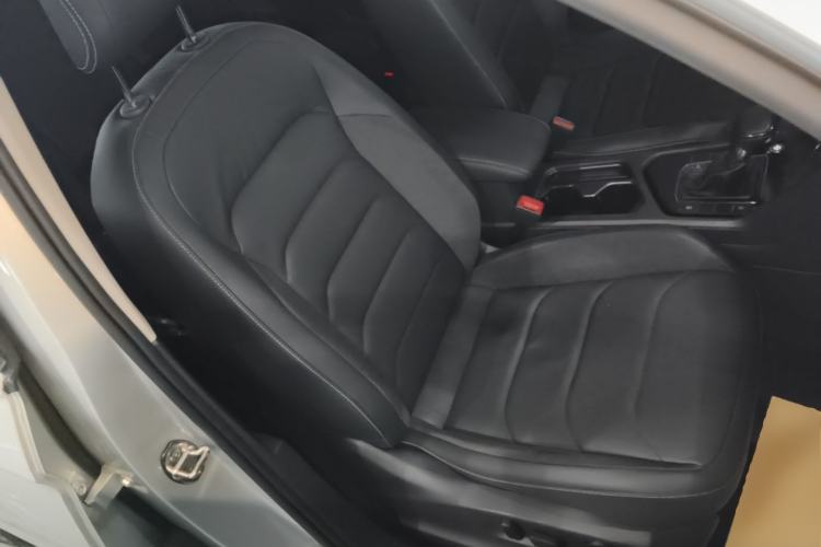 Used Volkswagen Tiguan L 2018 330TSI Automatic Two-Wheel Drive Luxury Edition Right Front Seat