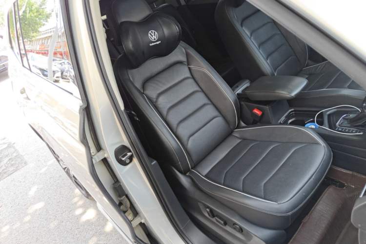Used Volkswagen Tiguan L 2018 330TSI Automatic Two-Wheel Drive Flagship Edition Right Front Seat