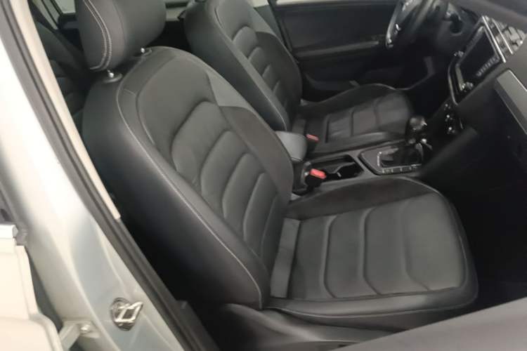 Used Volkswagen Tiguan L 2018 330TSI Automatic Two-Wheel Drive Luxury Edition Right Front Seat