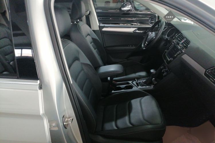 Used Volkswagen Tiguan L 2018 330TSI Automatic Two-Wheel Drive Luxury Edition Right Front Seat