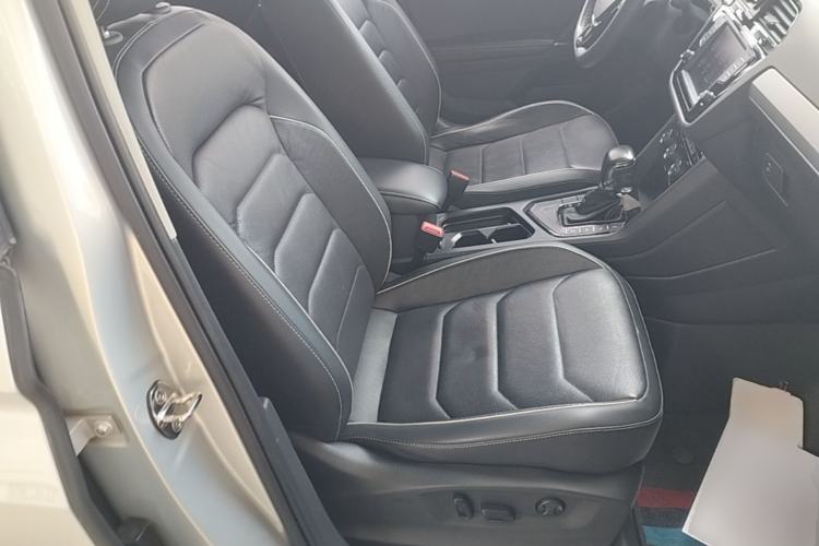 Used Volkswagen Tiguan L 2018 330TSI Automatic Two-Wheel Drive Flagship Edition Right Front Seat