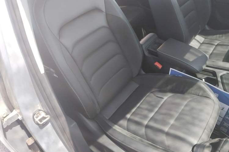 Used Volkswagen Tiguan L 2018 330TSI Automatic Two-Wheel Drive Luxury Edition Right Front Seat