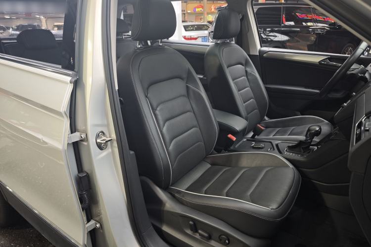 Used Volkswagen Tiguan L 2018 330TSI Automatic Two-Wheel Drive Flagship Edition Right Front Seat