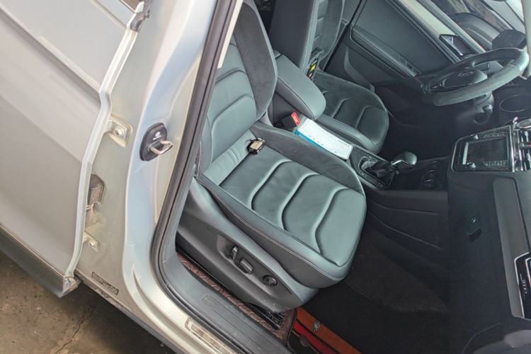 Used Volkswagen Tiguan L 2018 380TSI Automatic All-Wheel Drive Luxury Edition Right Front Seat