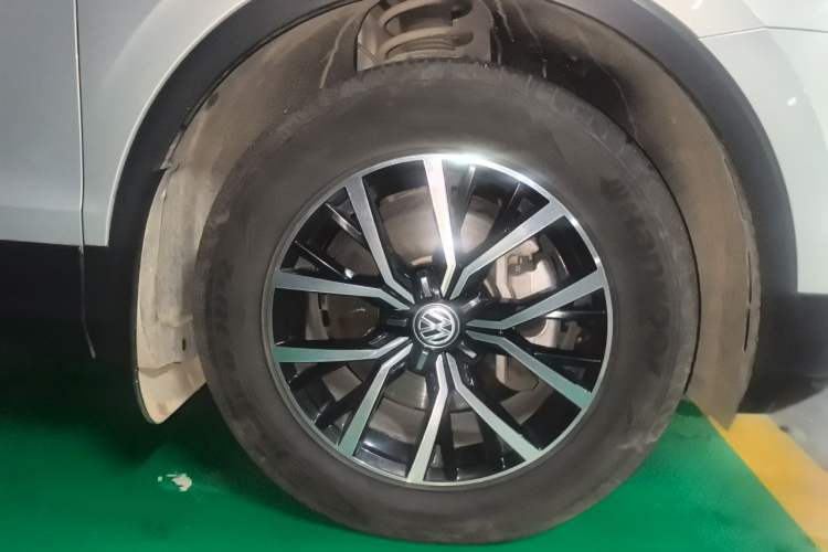 Used Volkswagen Tiguan L 2018 330TSI Automatic Two-Wheel Drive Luxury Edition Right Front Wheel Hub