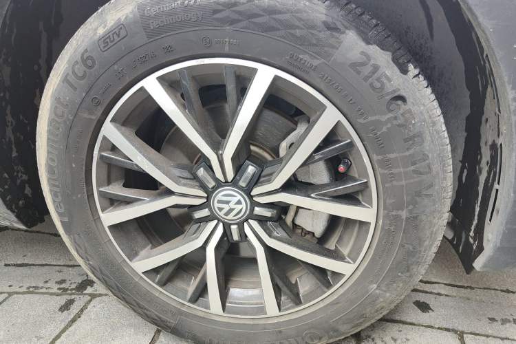 Used Volkswagen Tiguan L 2018 330TSI Automatic Two-Wheel Drive Luxury Edition Right Front Wheel Hub