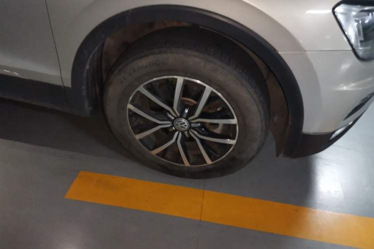 Used Volkswagen Tiguan L 2018 330TSI Automatic Two-Wheel Drive Luxury Edition Right Front Wheel Hub