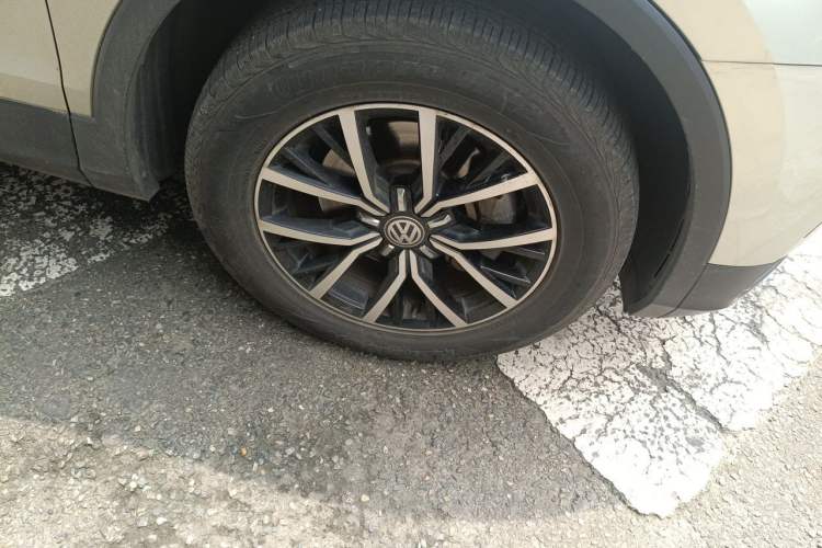 Used Volkswagen Tiguan L 2018 330TSI Automatic Two-Wheel Drive Luxury Edition Right Front Wheel Hub