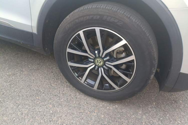 Used Volkswagen Tiguan L 2018 Facelift 330TSI Automatic Two-Wheel Drive Luxury Edition Right Front Wheel Hub