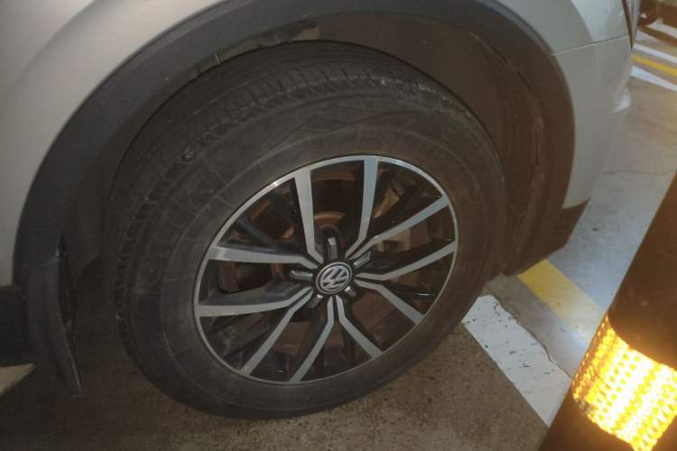 Used Volkswagen Tiguan L 2018 330TSI Automatic Two-Wheel Drive Luxury Edition Right Front Wheel Hub