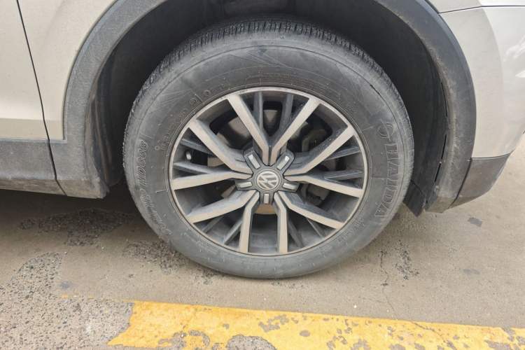 Used Volkswagen Tiguan L 2018 330TSI Automatic Two-Wheel Drive Luxury Edition Right Front Wheel Hub