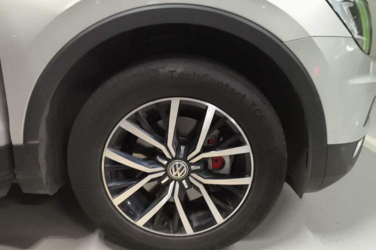Used Volkswagen Tiguan L 2018 330TSI Automatic Two-Wheel Drive Luxury Edition Right Front Wheel Hub