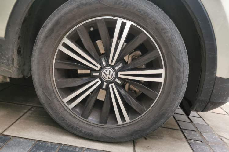 Used Volkswagen Tiguan L 2018 Revised Version 380TSI Automatic All-Wheel Drive Luxury Edition Right Front Wheel Hub