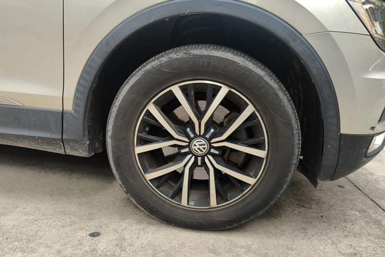 Used Volkswagen Tiguan L 2018 Revised Version 330TSI Automatic Two-Wheel Drive Comfort Edition Right Front Wheel Hub