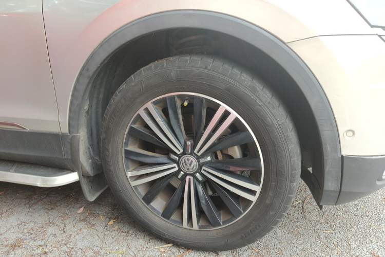 Used Volkswagen Tiguan L 2018 Revised 330TSI Automatic Two-Wheel Drive Flagship Edition Right Front Wheel Hub